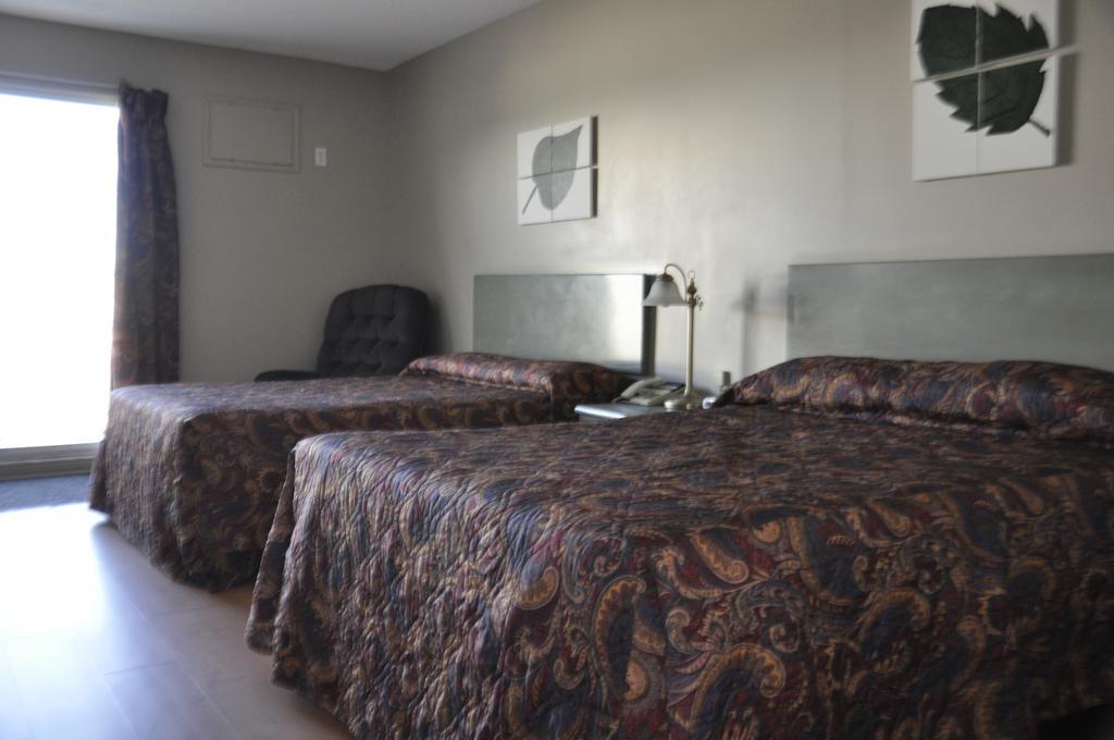 Motel Les Pignons Verts Buckingham Habitación foto