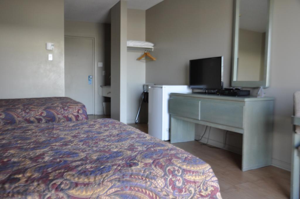 Motel Les Pignons Verts Buckingham Habitación foto