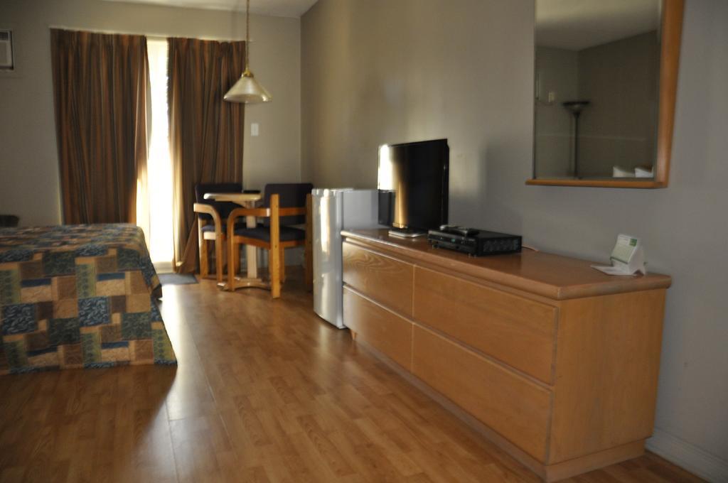 Motel Les Pignons Verts Buckingham Habitación foto