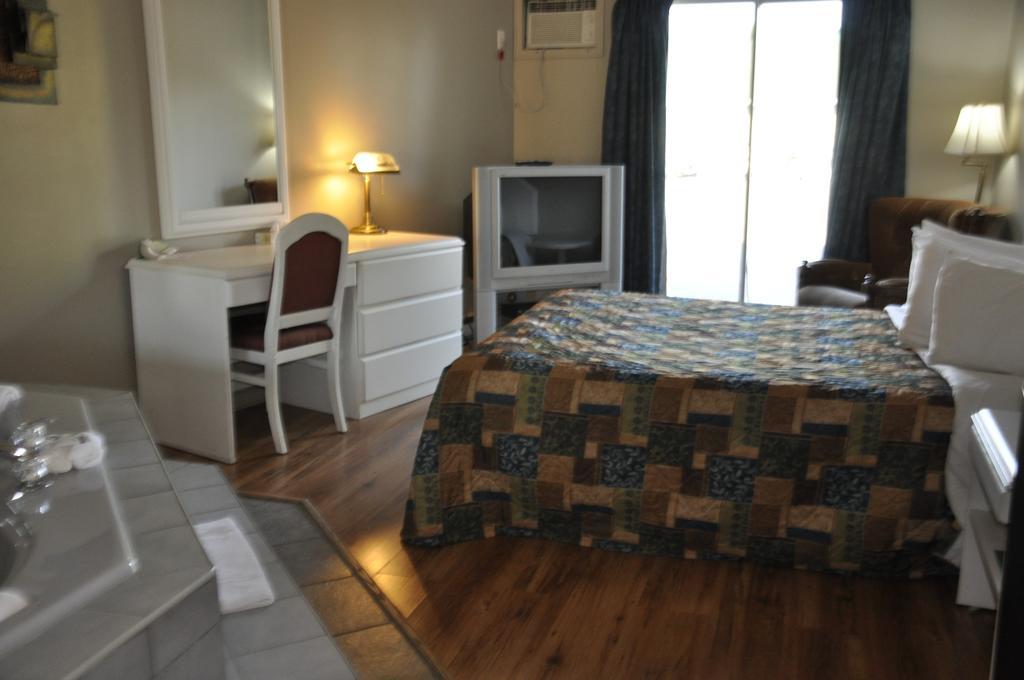 Motel Les Pignons Verts Buckingham Habitación foto